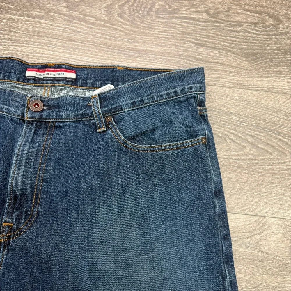 Tommy Hilfiger Jeans Mens 38x32 Blue Baggy Straight Leg Zip Fly 5 Pocket Classic
